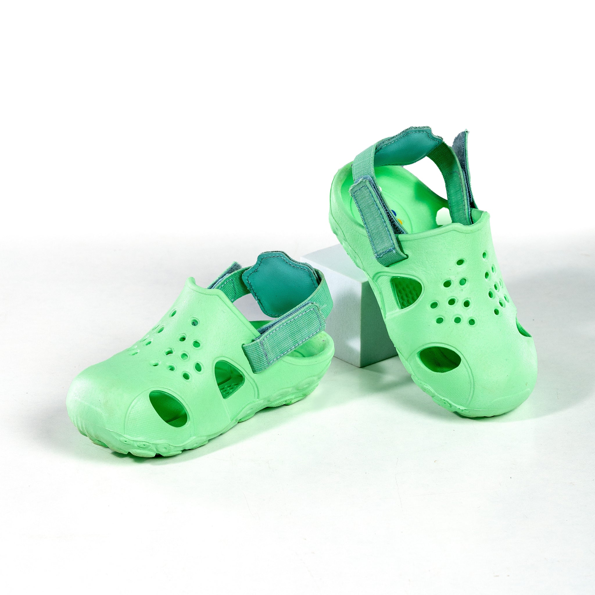 "Avocado" Kids Clogs - Green